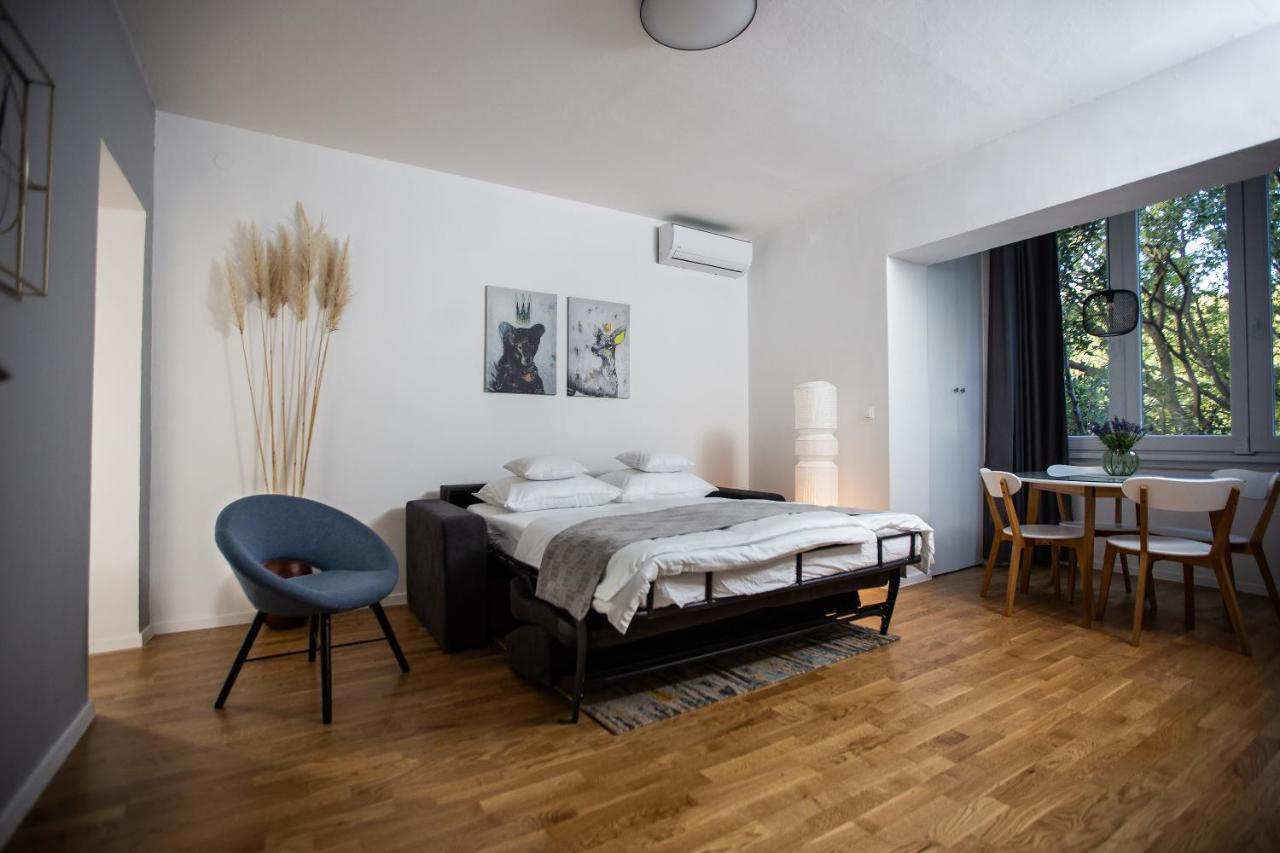 מוסטר Big Tree Apartment & The Nest Apartment - Free Parking מראה חיצוני תמונה