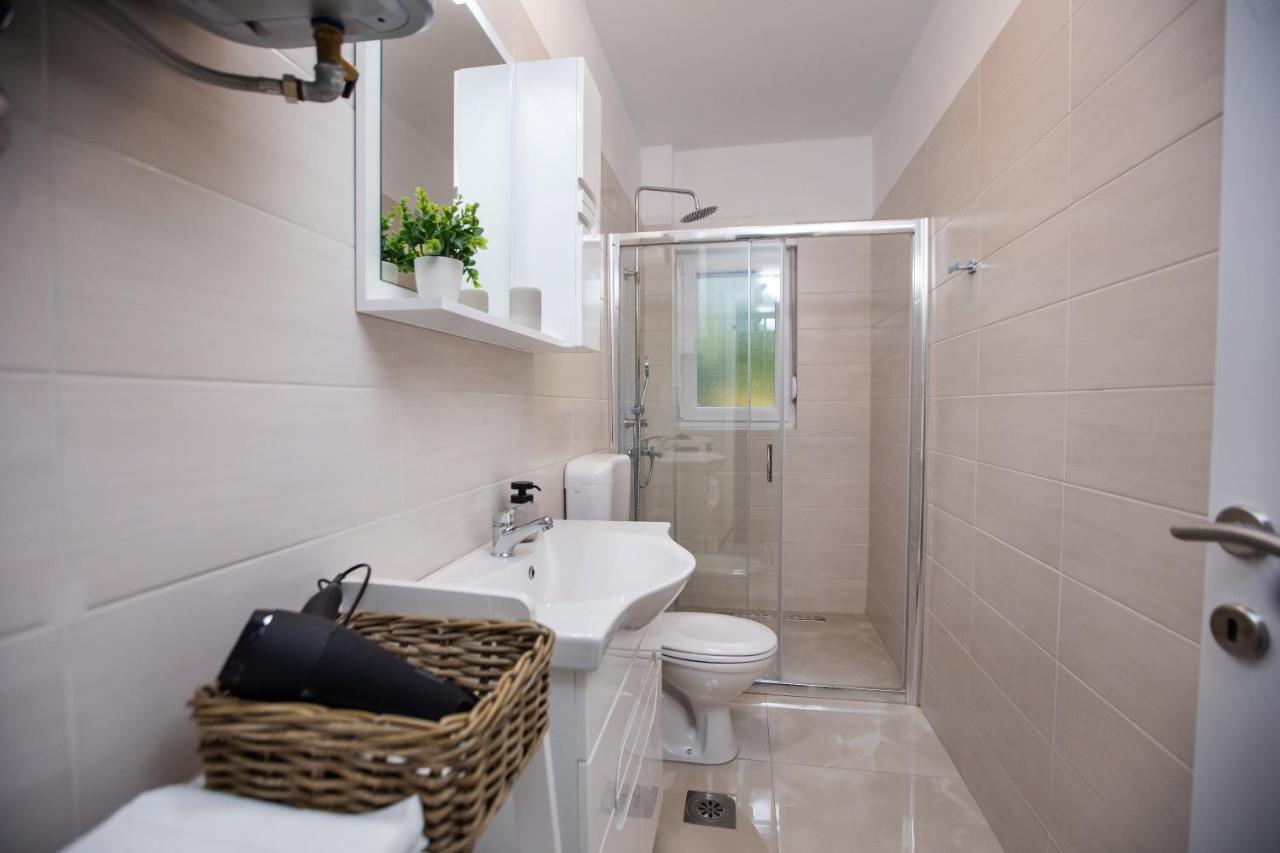 מוסטר Big Tree Apartment & The Nest Apartment - Free Parking מראה חיצוני תמונה