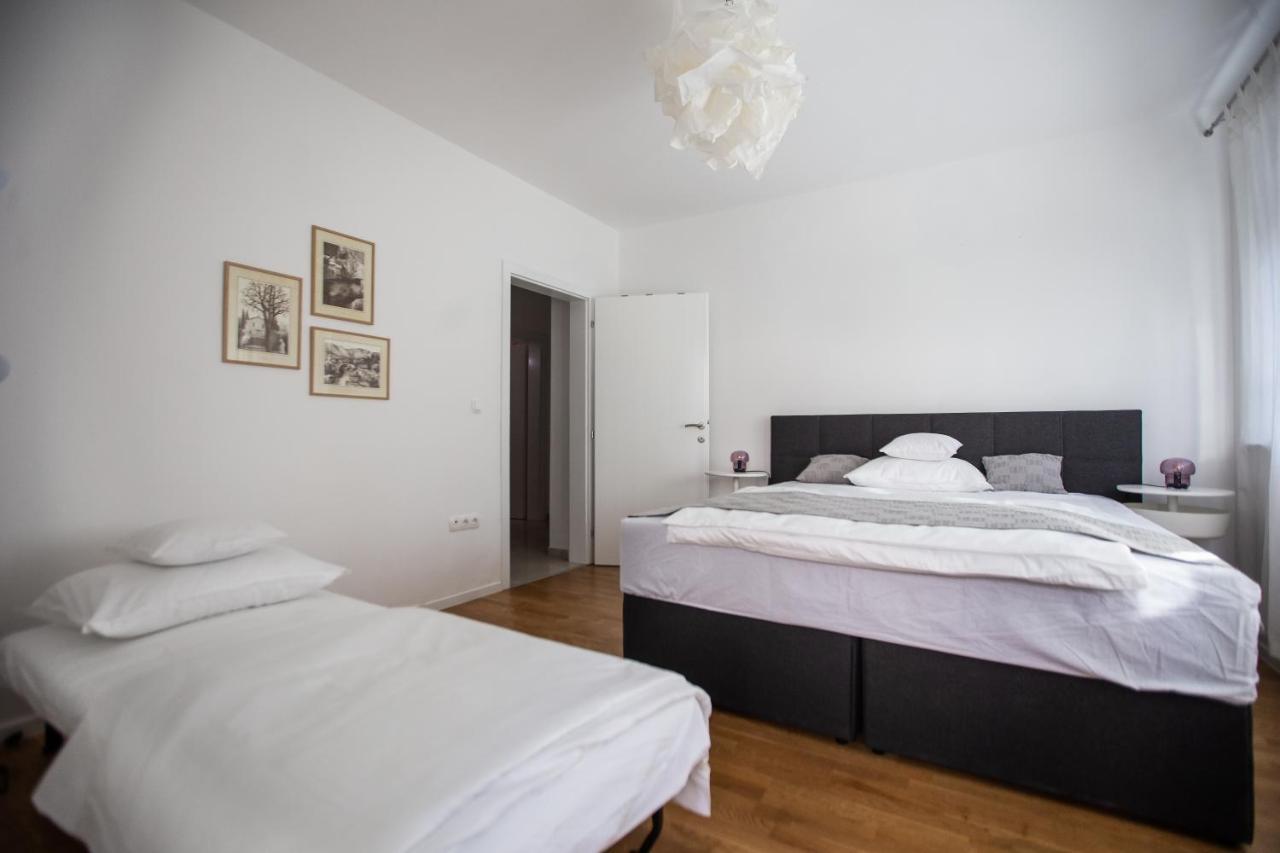 מוסטר Big Tree Apartment & The Nest Apartment - Free Parking מראה חיצוני תמונה