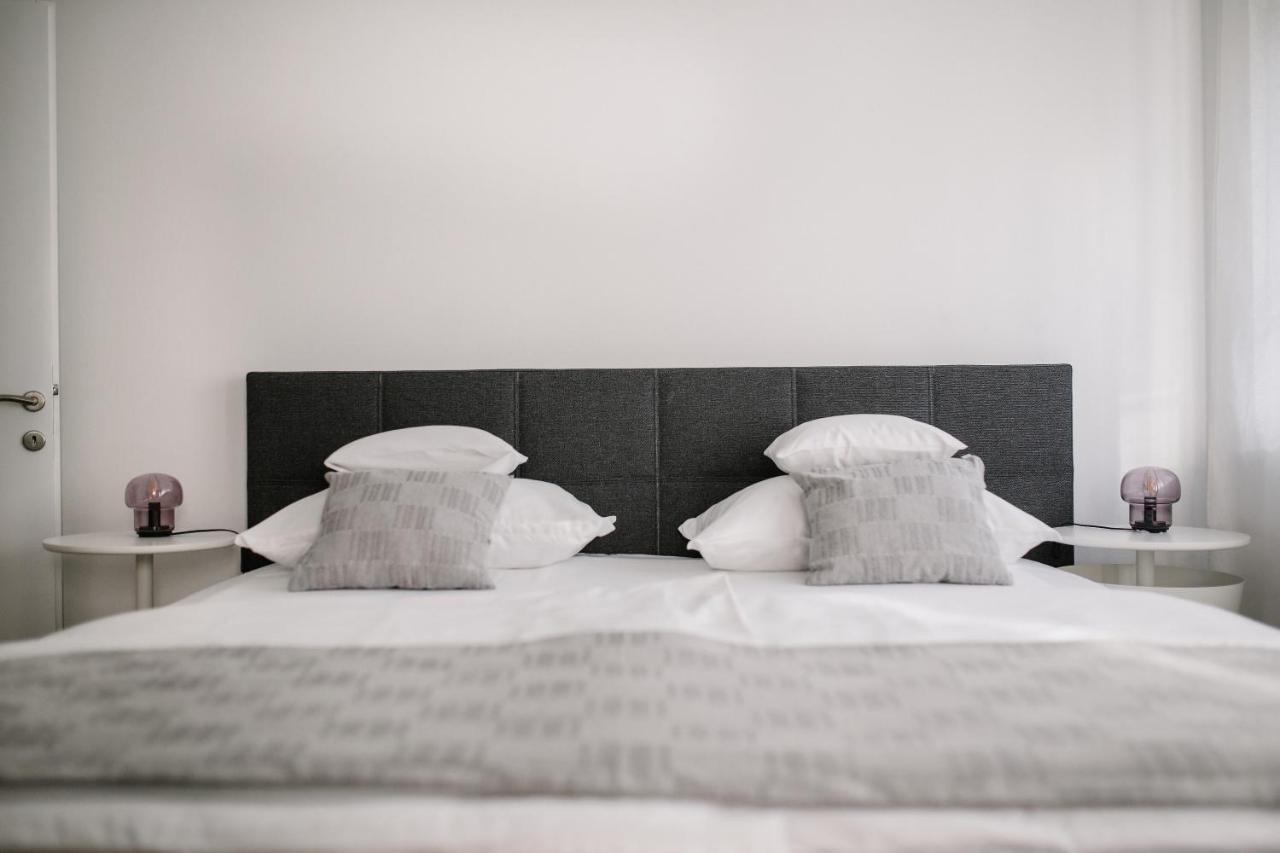מוסטר Big Tree Apartment & The Nest Apartment - Free Parking מראה חיצוני תמונה