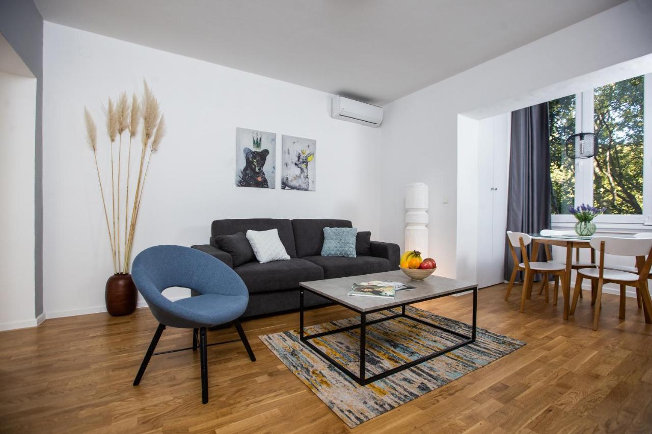 מוסטר Big Tree Apartment & The Nest Apartment - Free Parking מראה חיצוני תמונה