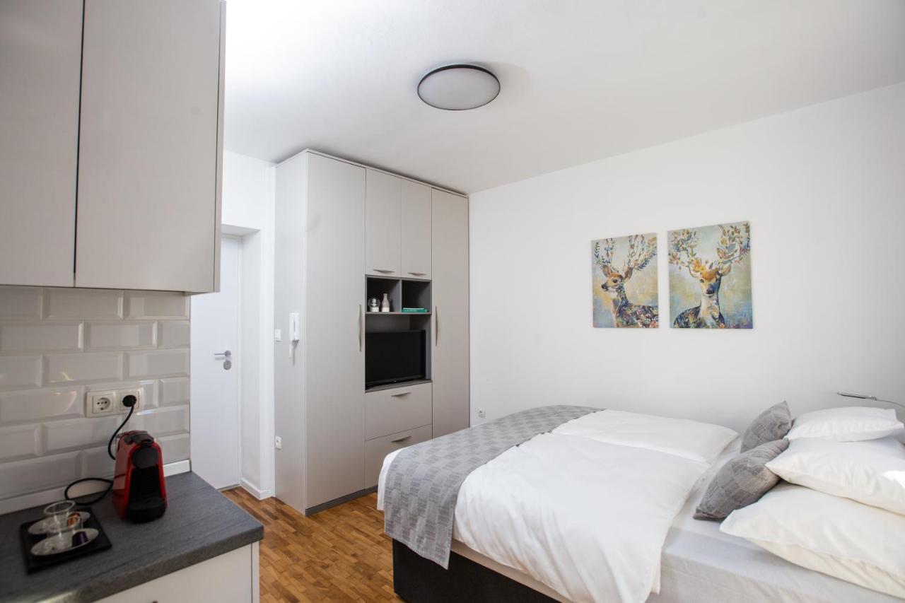 מוסטר Big Tree Apartment & The Nest Apartment - Free Parking מראה חיצוני תמונה