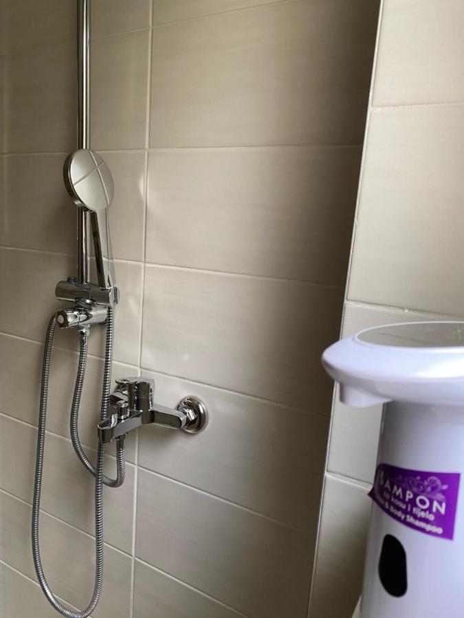 מוסטר Big Tree Apartment & The Nest Apartment - Free Parking מראה חיצוני תמונה